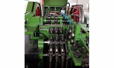 Đinh tán mù đinh vít Máy bắn bi bằng thép nguội Hai khuôn loại thổi bốn