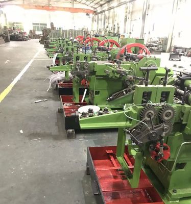 Máy dập đầu đinh tán, loại thổi hai khuôn bốn